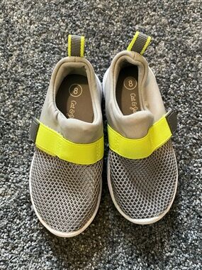 Cat & Jack Kids Gray Slip-On Water Shoes